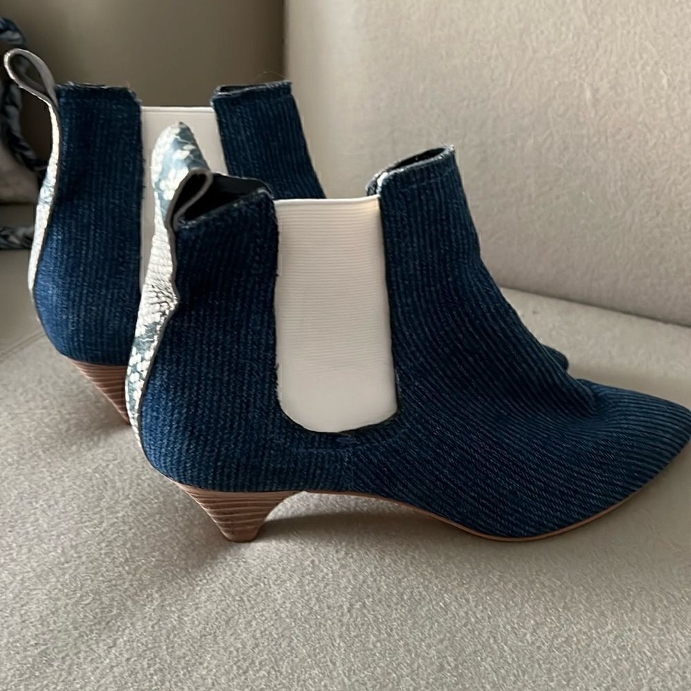 Dolce Vita Size 8.5 LIKE NEW Booties - Small Heel, Denim and Snake Print